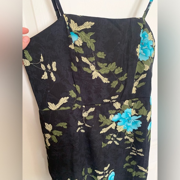 🩵NWOT Selfie Leslie Floral Romper Black & Baby Blue Adjustable Straps Size Large - Picture 4 of 10